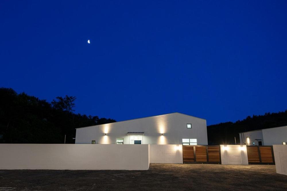 Private Gangneung Pool Villa Экстерьер фото