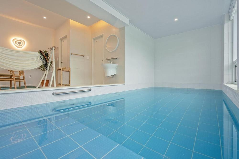 Private Gangneung Pool Villa Экстерьер фото