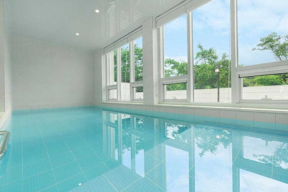 Private Gangneung Pool Villa Экстерьер фото