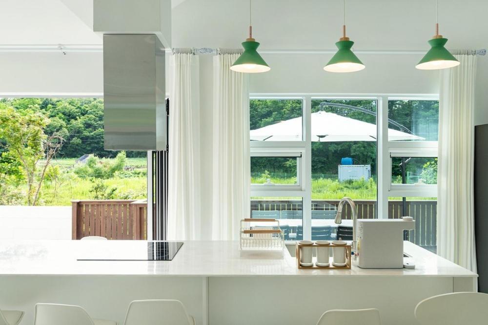 Private Gangneung Pool Villa Экстерьер фото